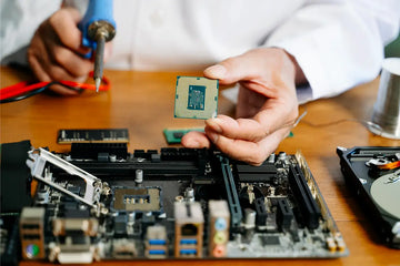 Detecting early signs of hardware failure in a computer