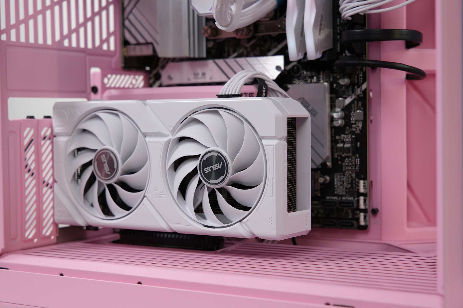 TECHNOID Limited Edition Gaming Pc (Intel i7-14th Gen - AMD RX 7800 XT - 2TB SSD - 32GB RAM DDR5- Win 11 Pro - HYTE Y70 Touch infinite - Pink)